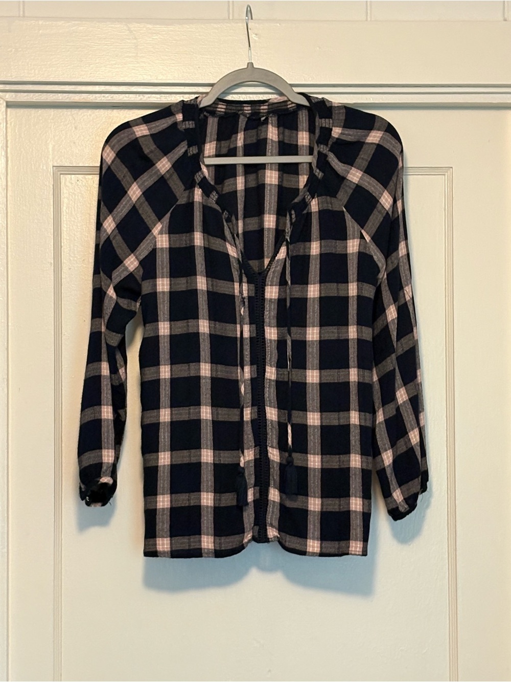 American Eagle Outfitters Black & Cream Plaid Button-Down Shirt
